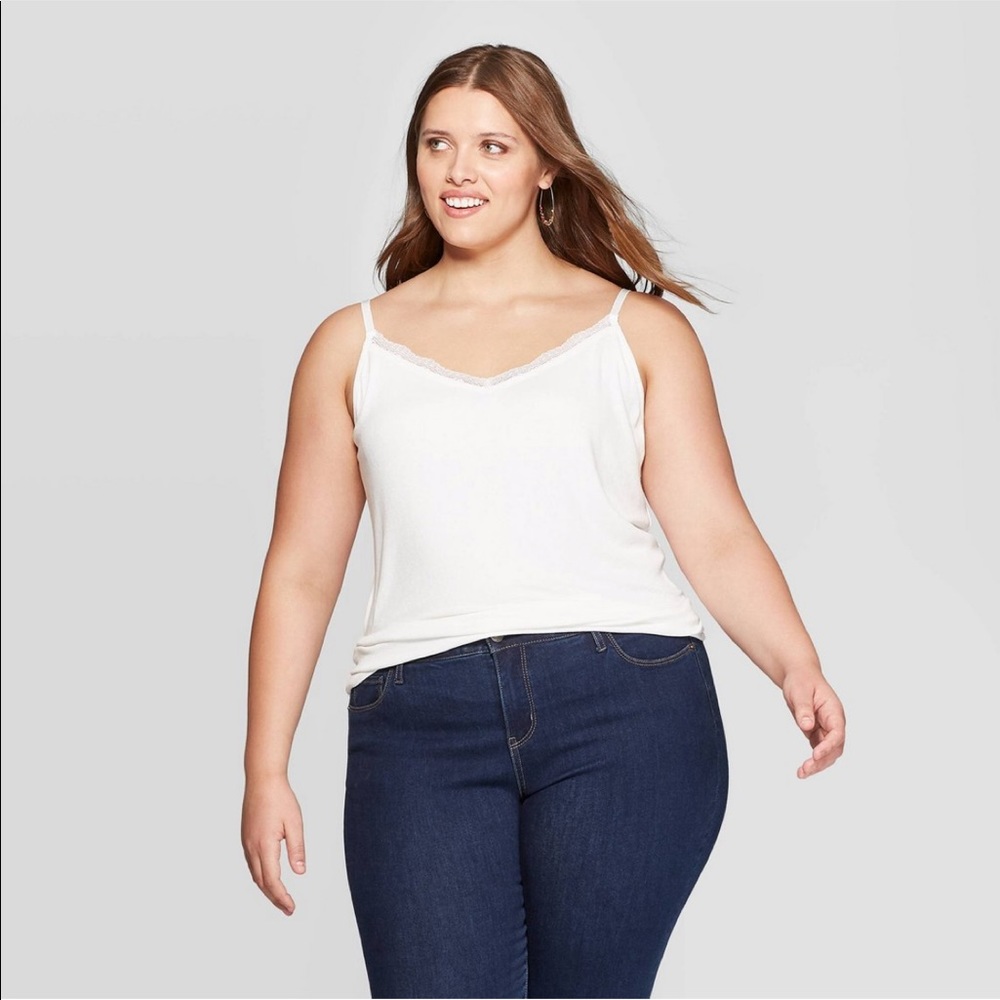 Women v neck lace tank Plus